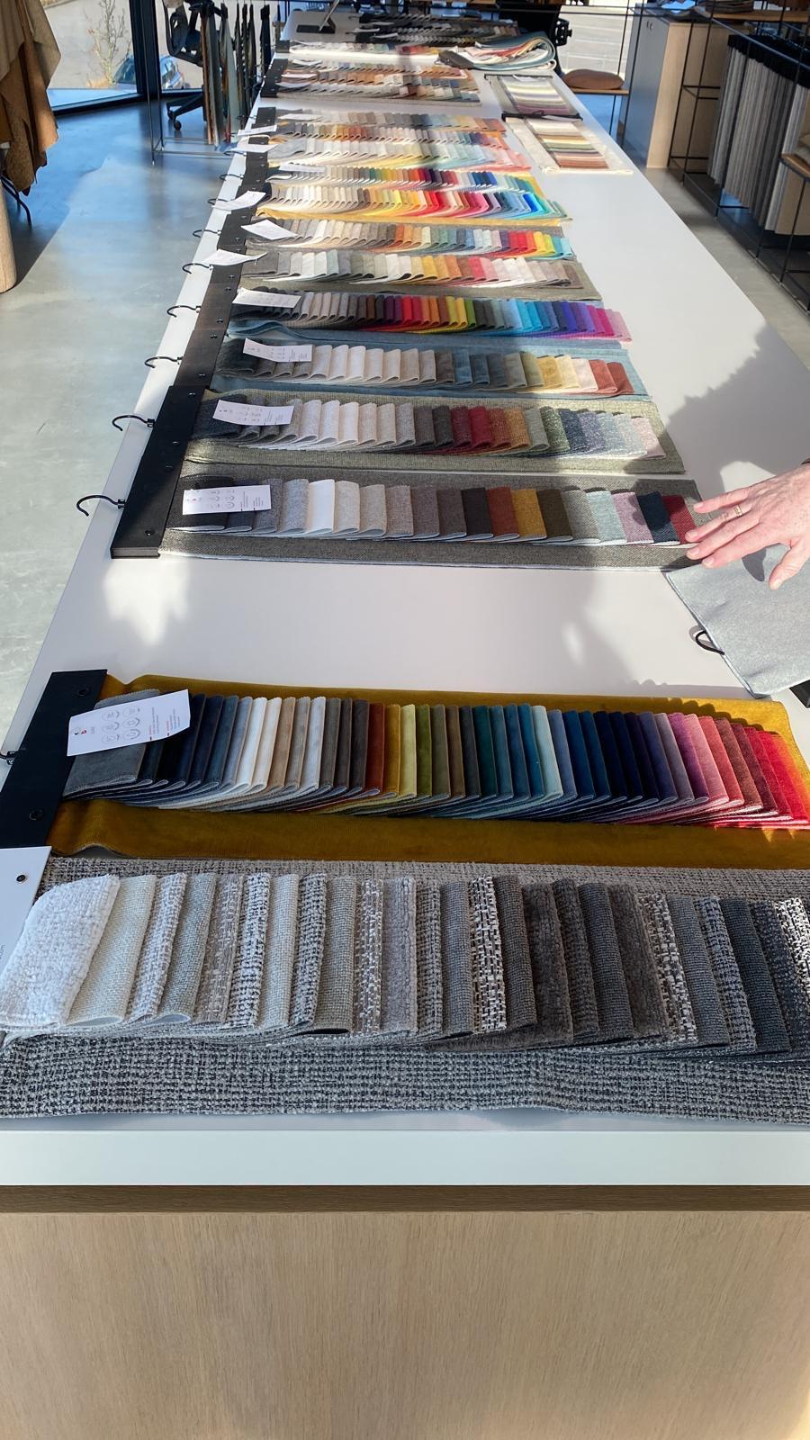 Stoffencollectie in onze showroom